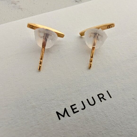 14k Yellow Gold Mejuri Bar Studs $148 w/Pouch, Box, Bag, Papers Earrings - Picture 2 of 6